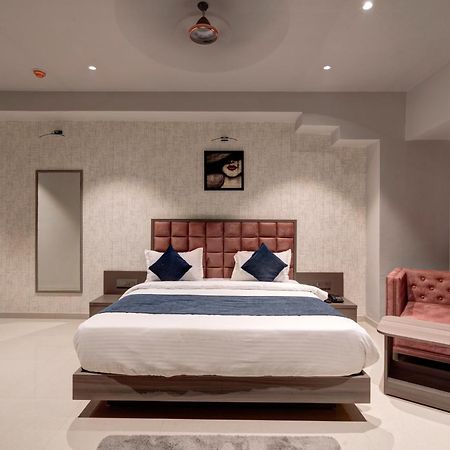 Hotel Sparsh Divine 아흐메다바드 외부 사진