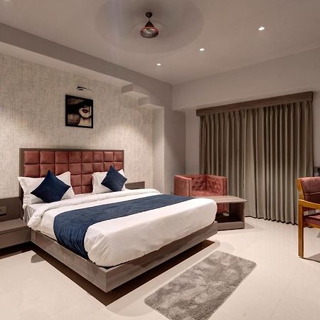 Hotel Sparsh Divine 아흐메다바드 외부 사진