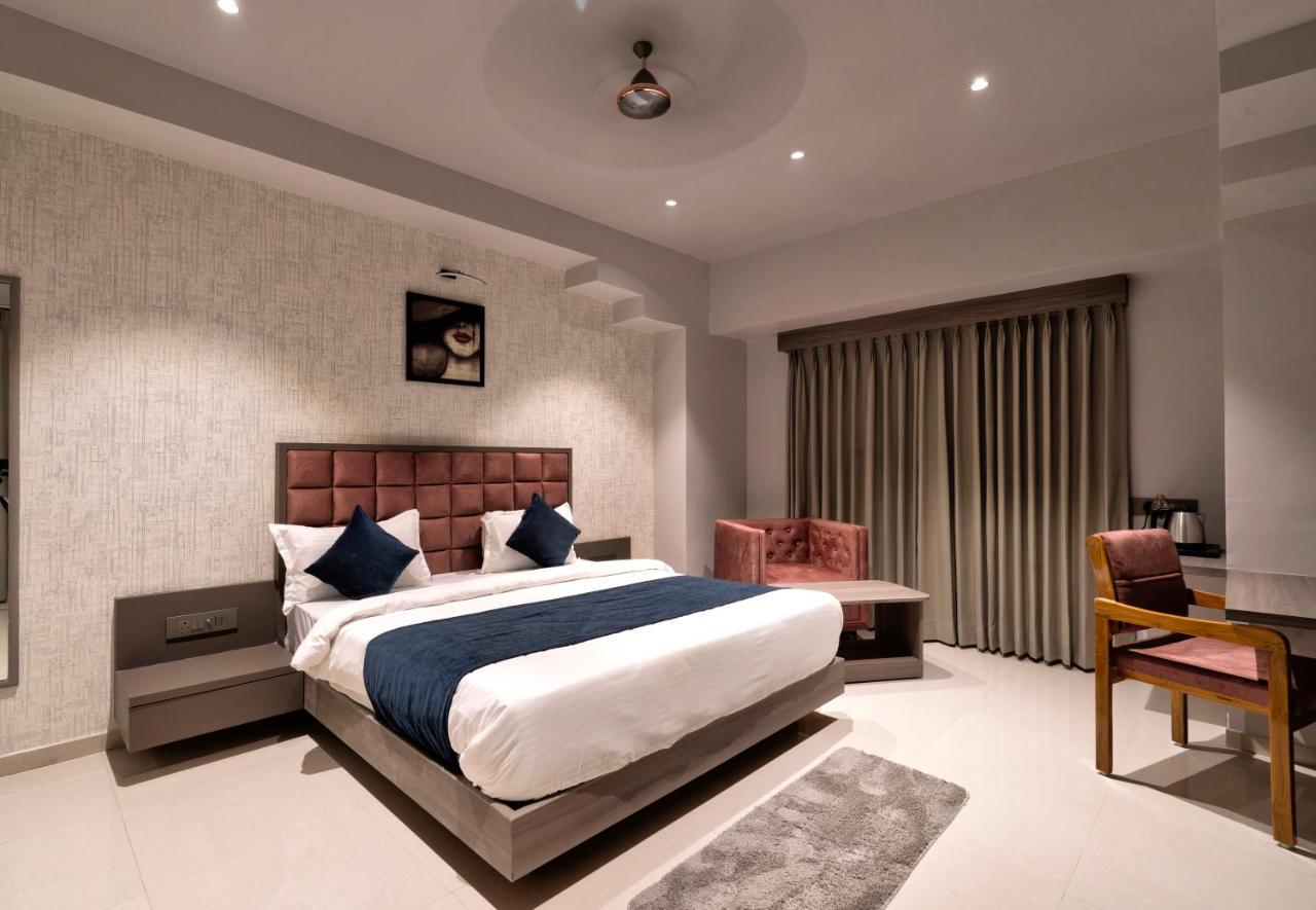Hotel Sparsh Divine 아흐메다바드 외부 사진