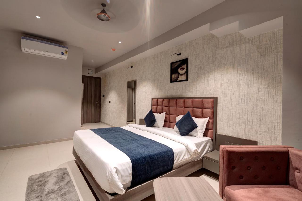 Hotel Sparsh Divine 아흐메다바드 외부 사진