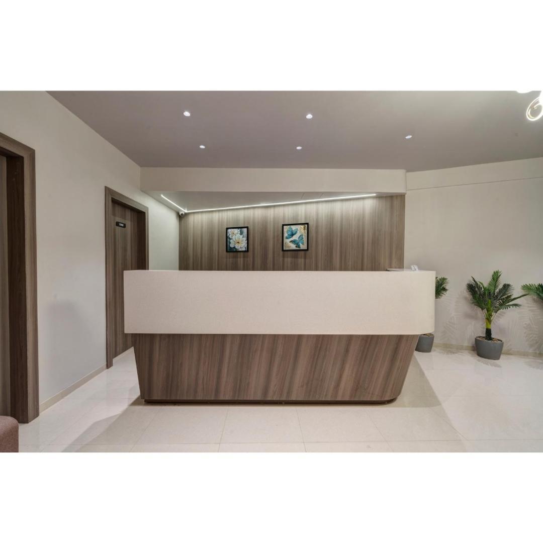Hotel Sparsh Divine 아흐메다바드 외부 사진