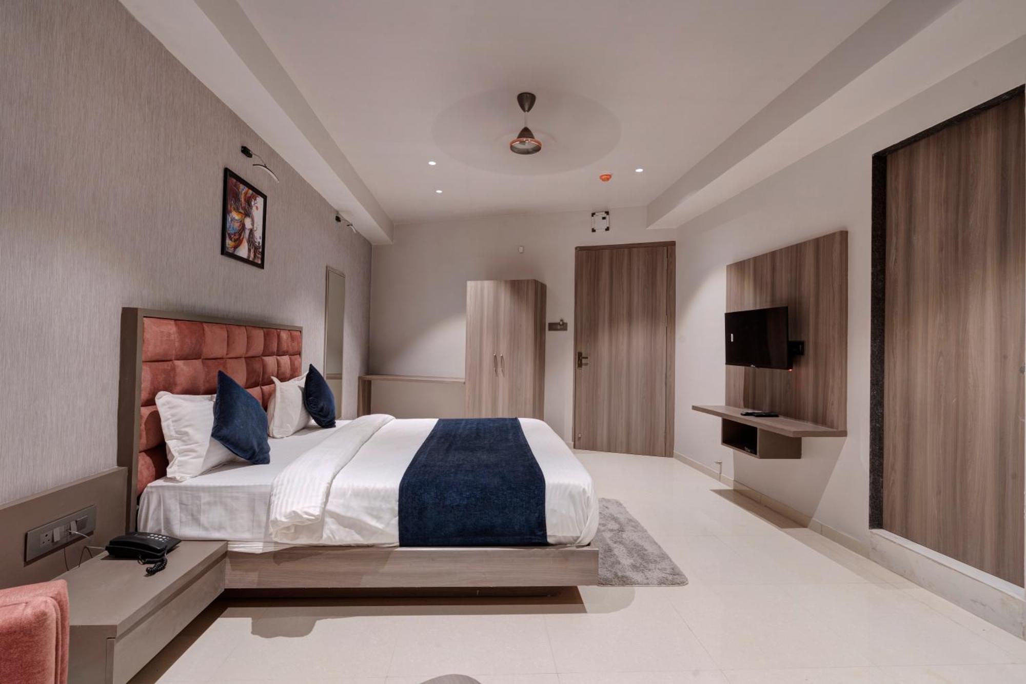 Hotel Sparsh Divine 아흐메다바드 외부 사진
