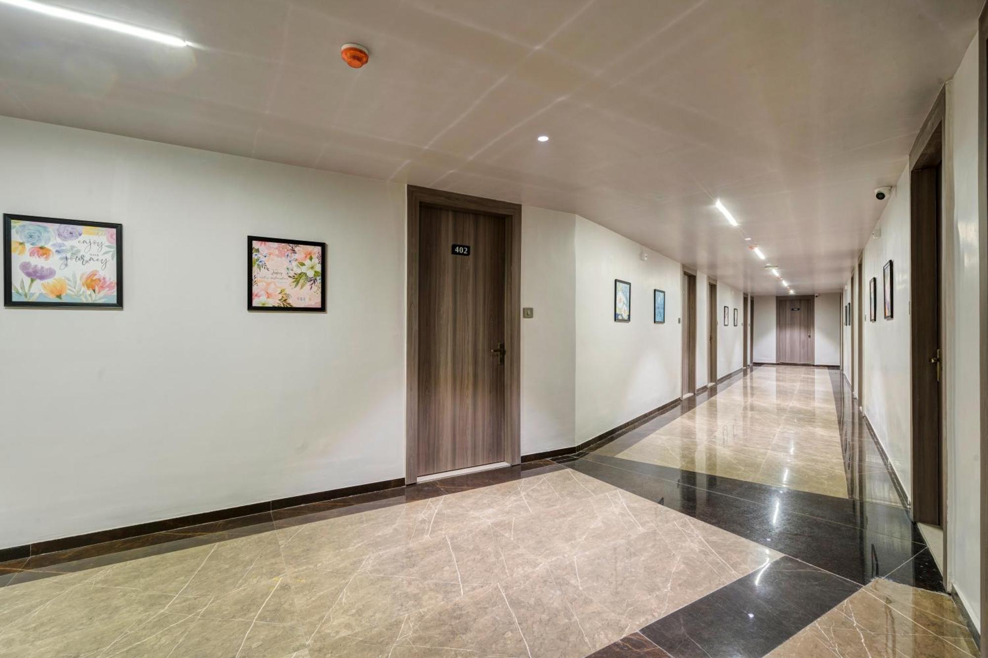 Hotel Sparsh Divine 아흐메다바드 외부 사진