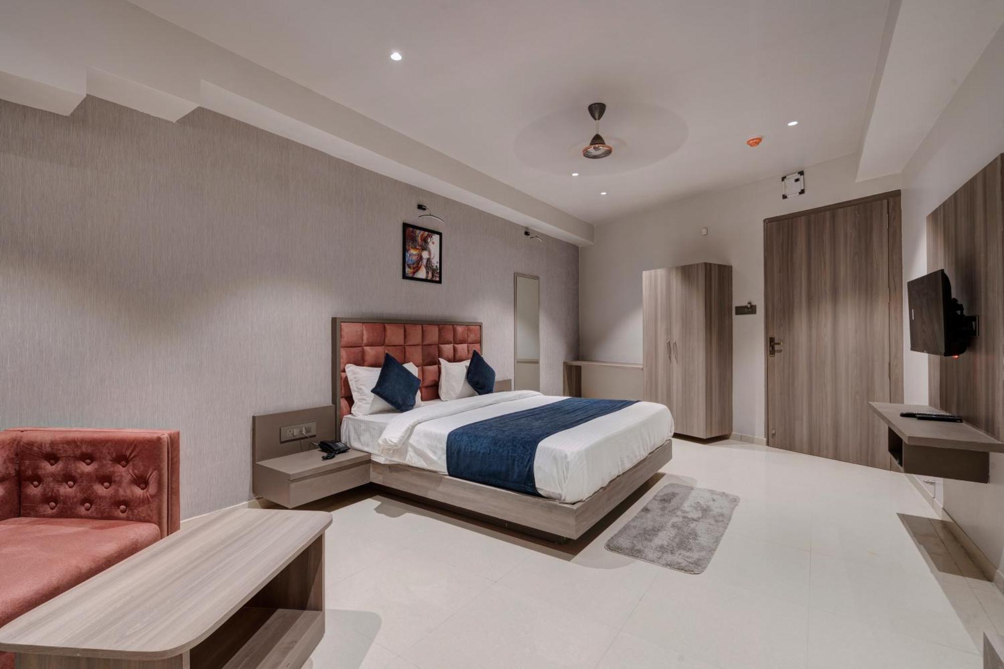 Hotel Sparsh Divine 아흐메다바드 외부 사진