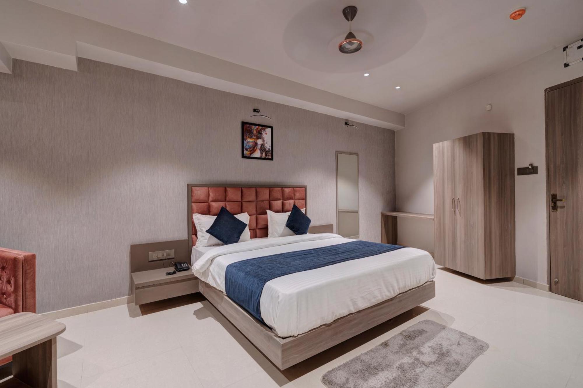 Hotel Sparsh Divine 아흐메다바드 외부 사진