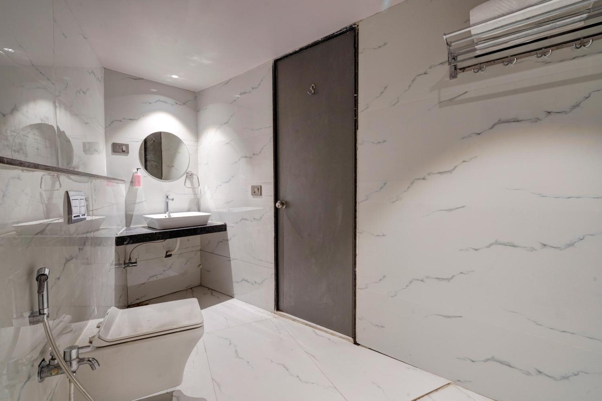 Hotel Sparsh Divine 아흐메다바드 외부 사진