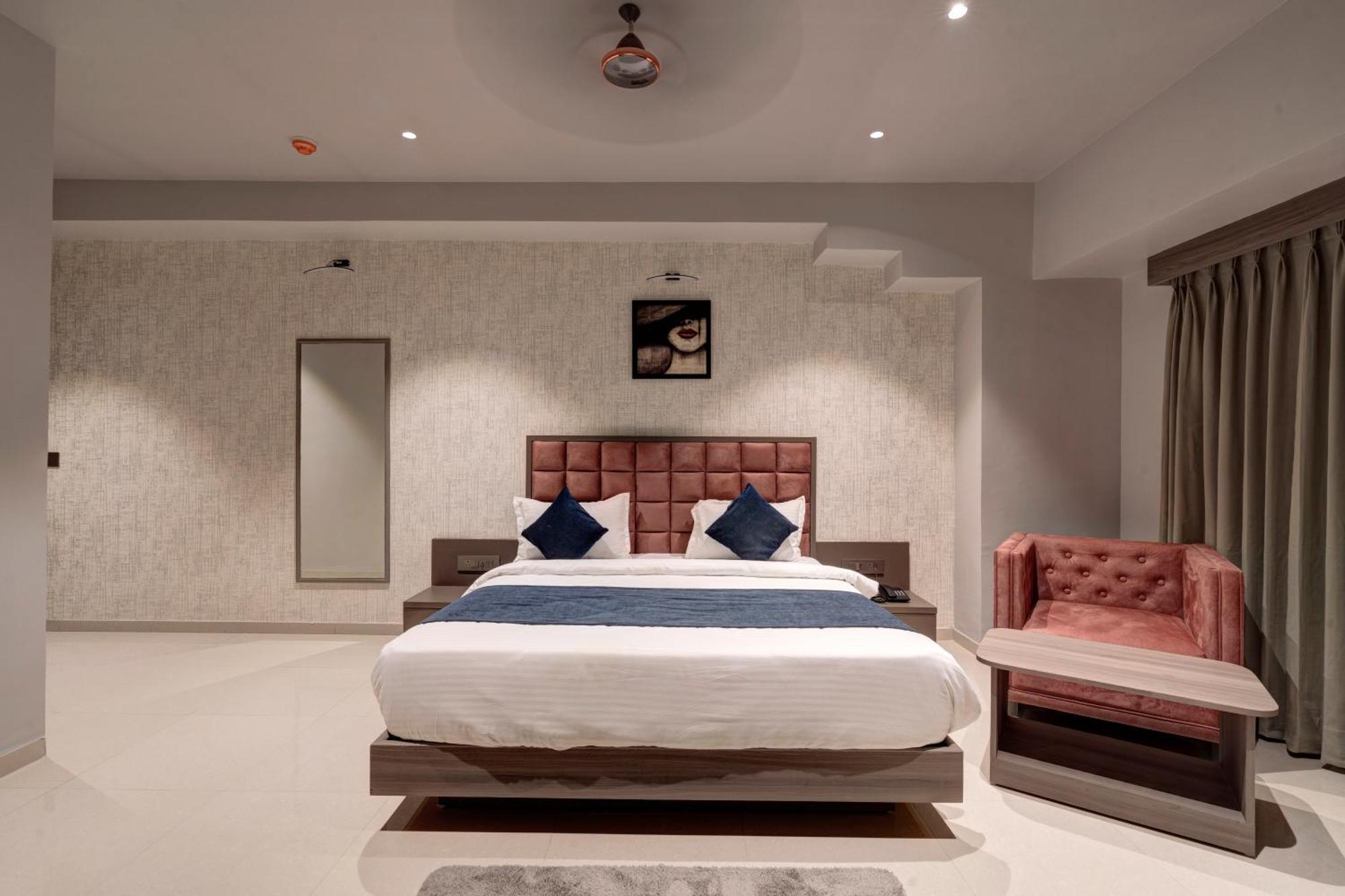 Hotel Sparsh Divine 아흐메다바드 외부 사진