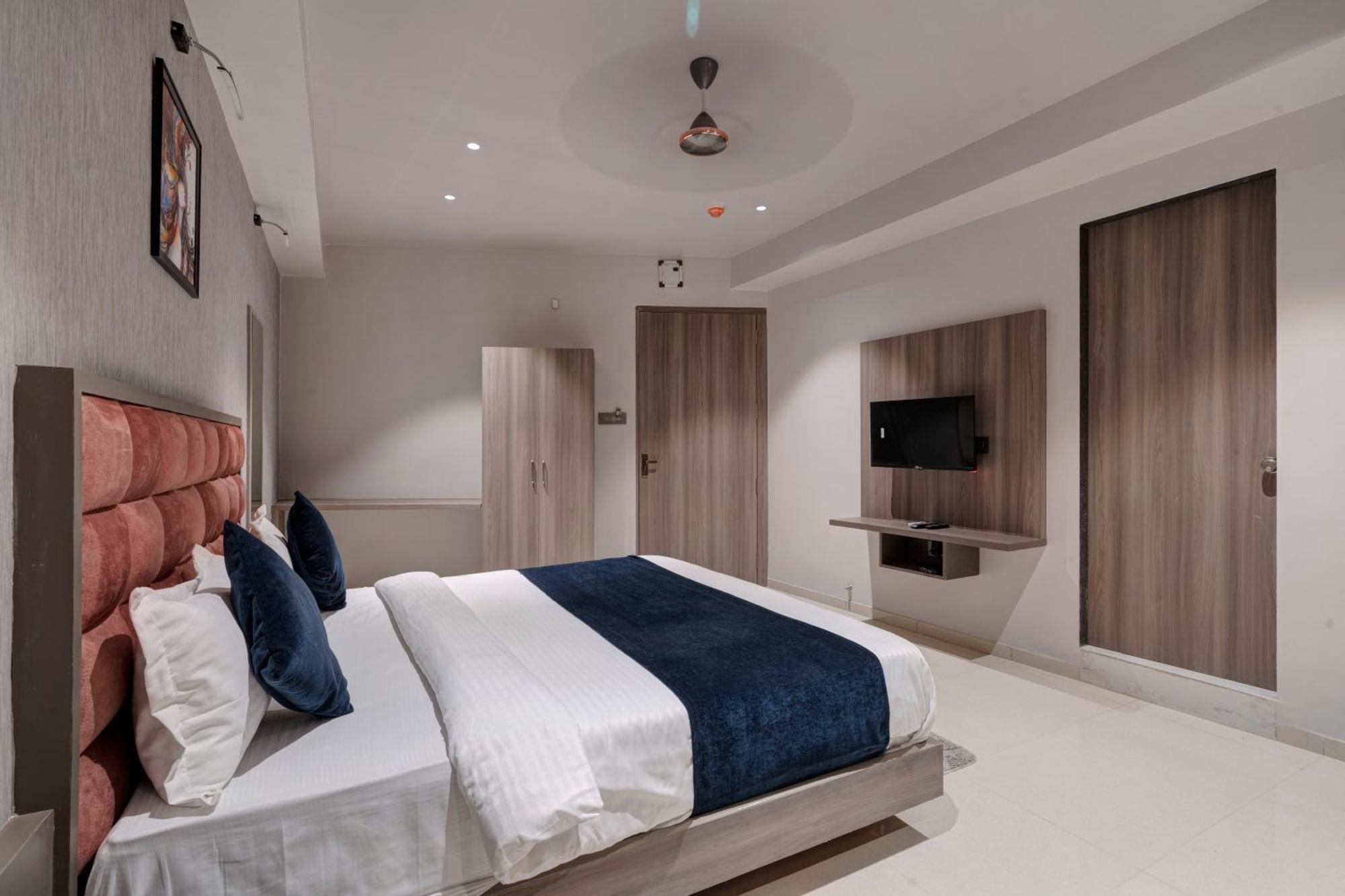 Hotel Sparsh Divine 아흐메다바드 외부 사진