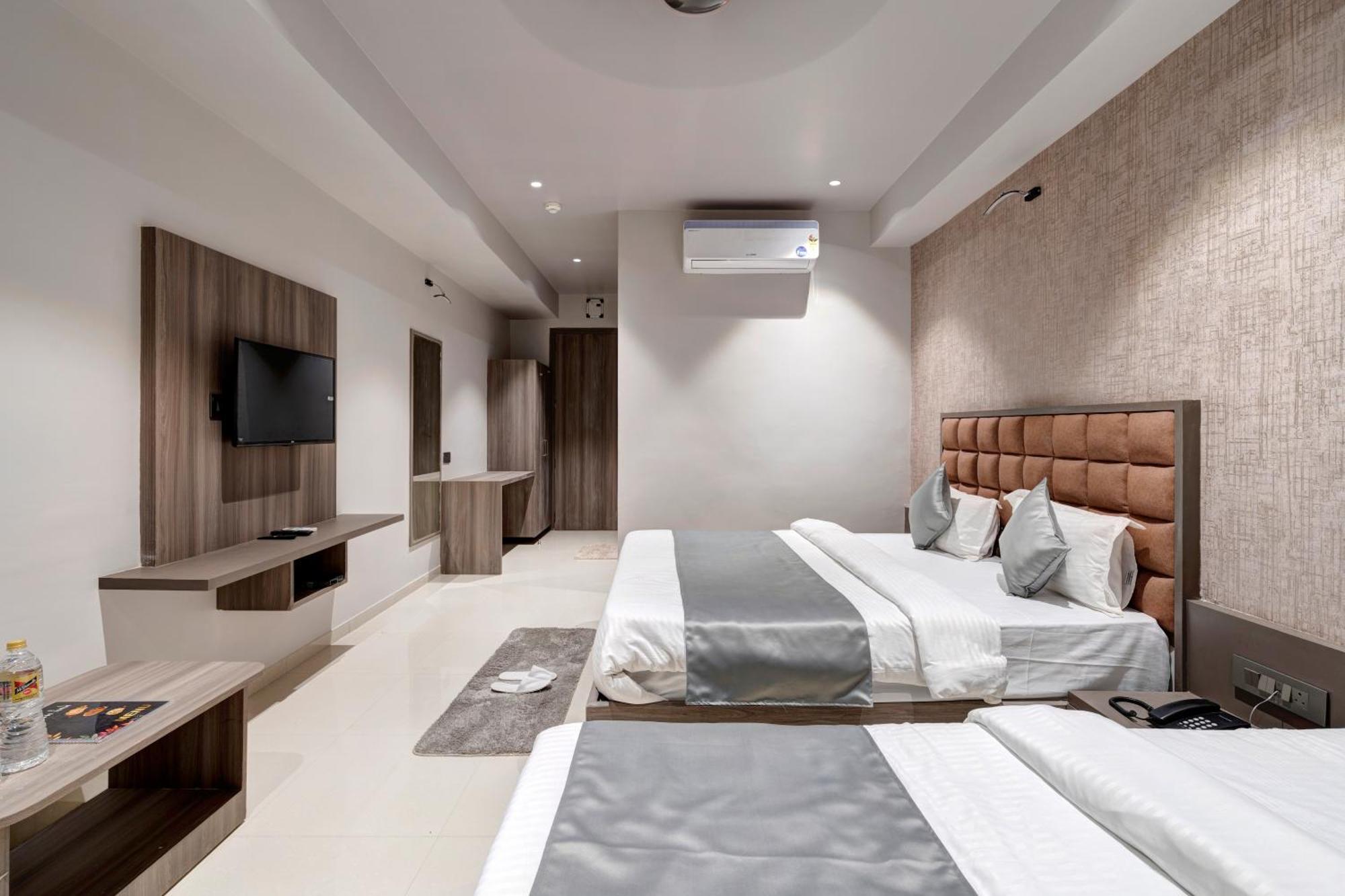 Hotel Sparsh Divine 아흐메다바드 외부 사진