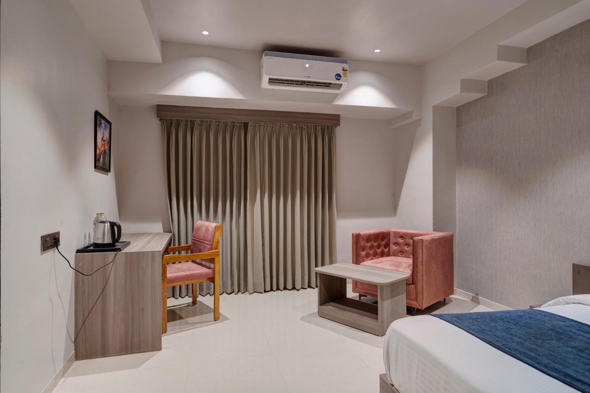 Hotel Sparsh Divine 아흐메다바드 외부 사진