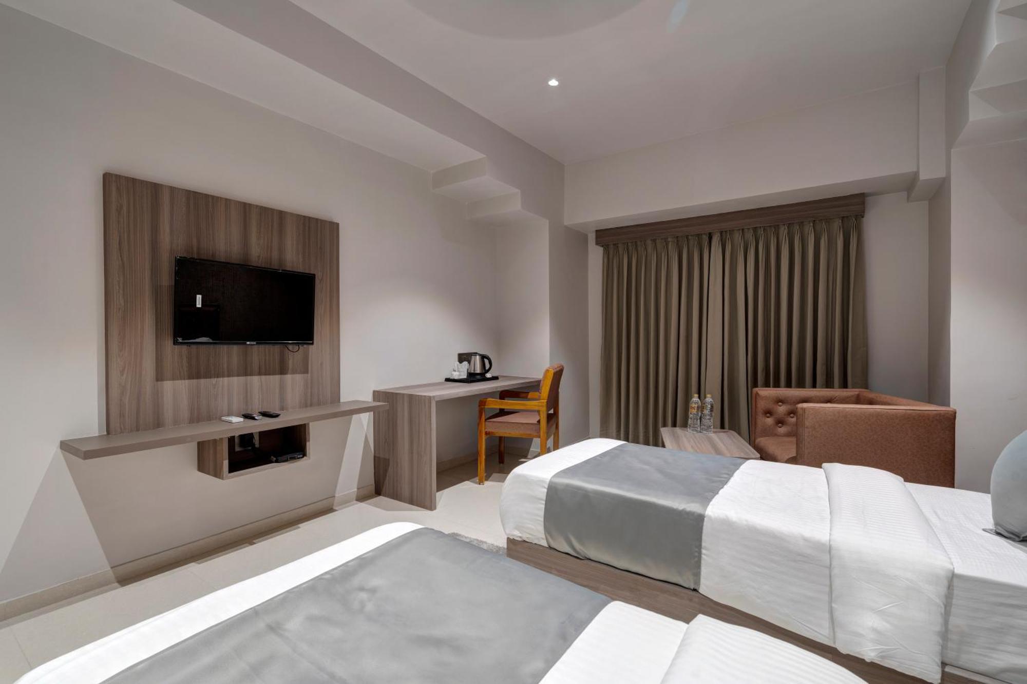 Hotel Sparsh Divine 아흐메다바드 외부 사진