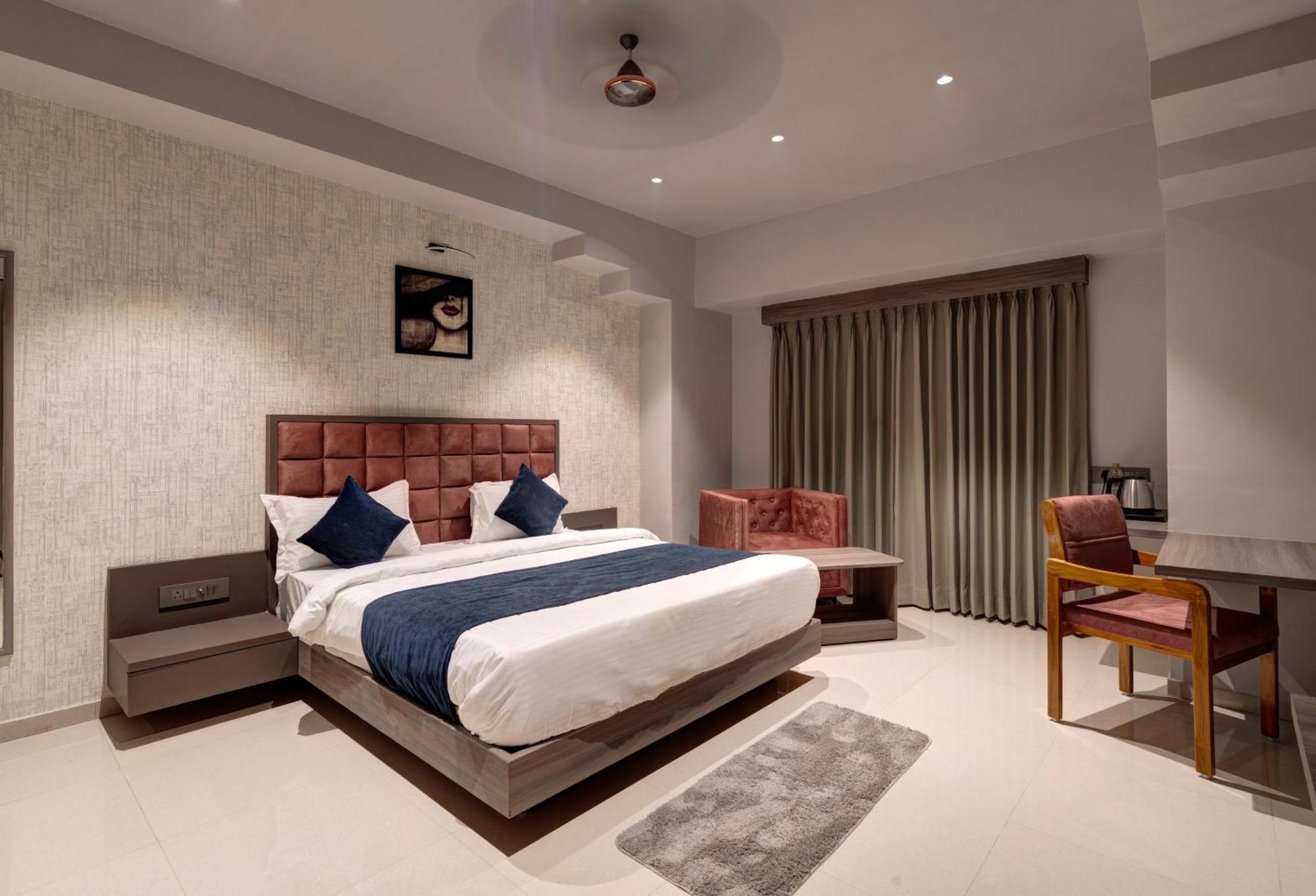Hotel Sparsh Divine 아흐메다바드 외부 사진