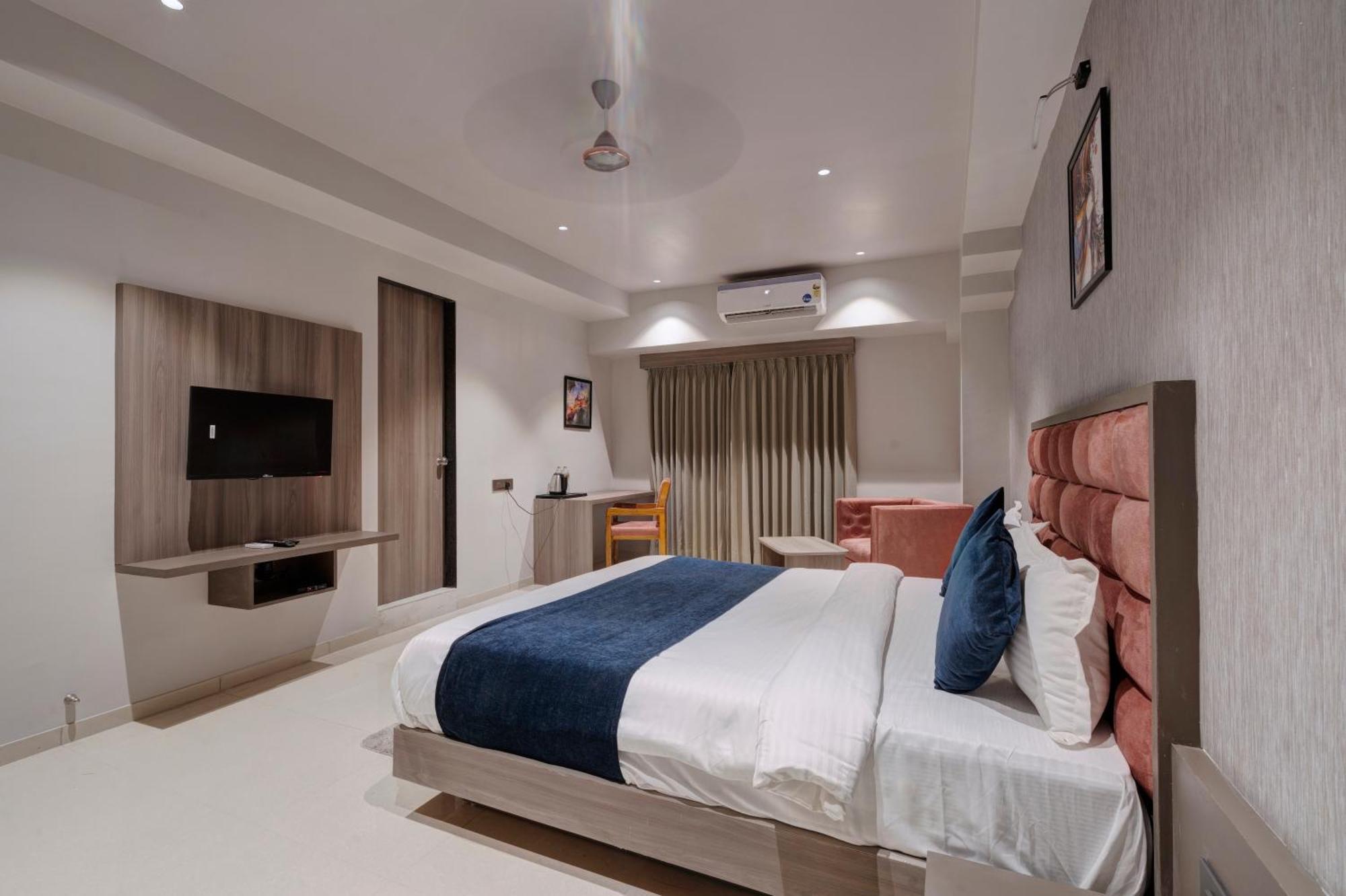 Hotel Sparsh Divine 아흐메다바드 외부 사진