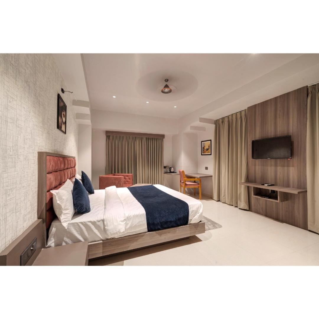 Hotel Sparsh Divine 아흐메다바드 외부 사진