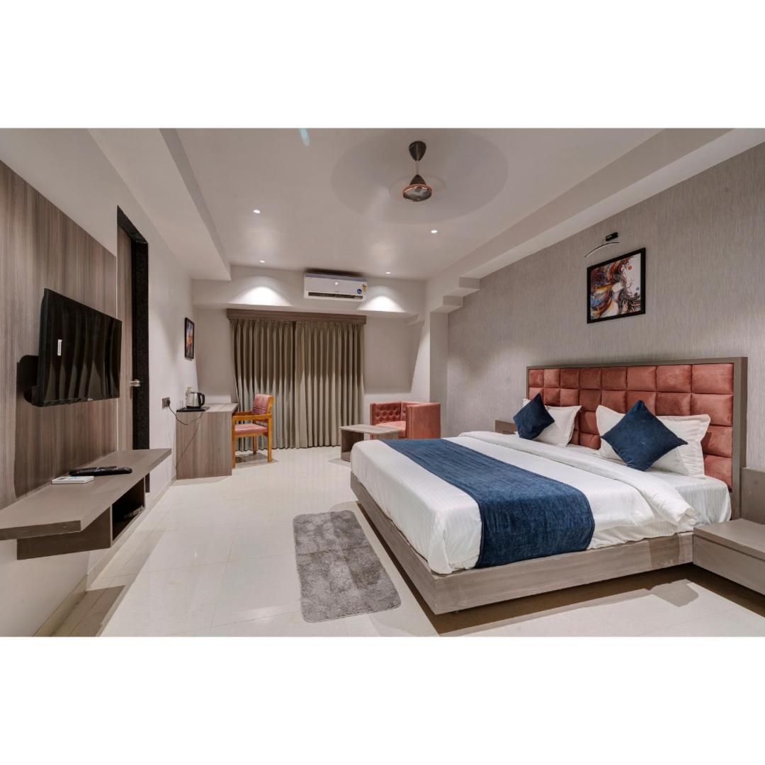 Hotel Sparsh Divine 아흐메다바드 외부 사진