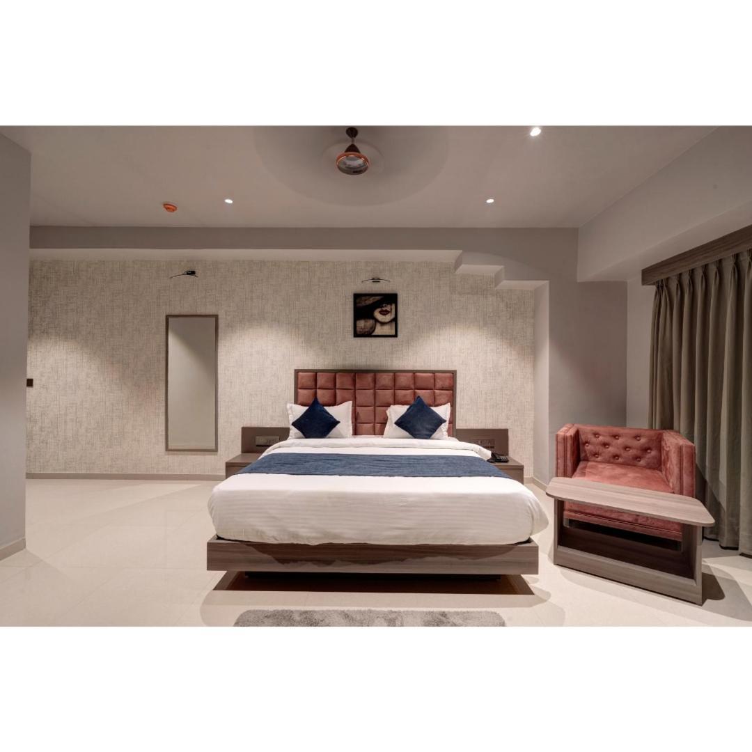 Hotel Sparsh Divine 아흐메다바드 외부 사진
