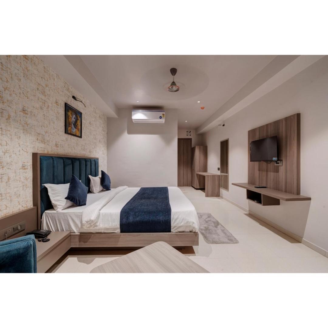 Hotel Sparsh Divine 아흐메다바드 외부 사진